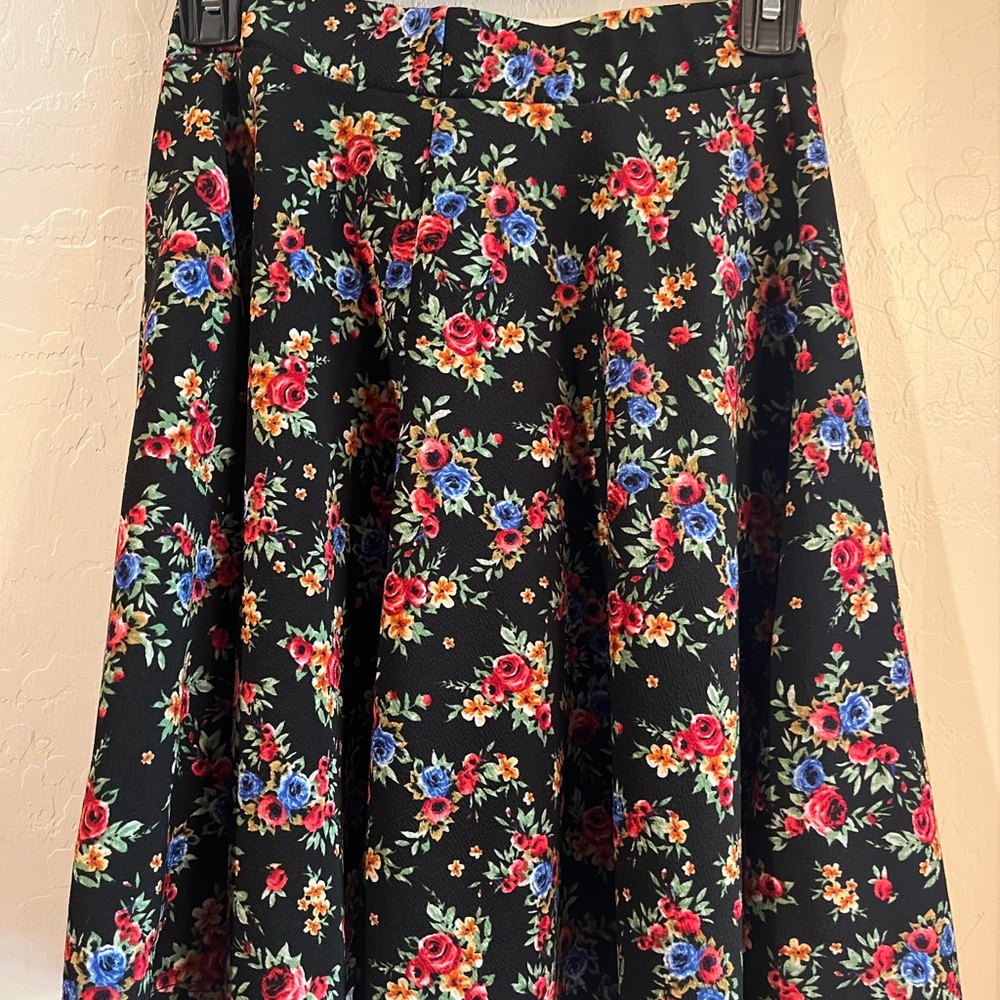 Sensational Collection Red and Pink Floral A-Line Skater Skirt Knee-Leng… - Picture 3 of 3